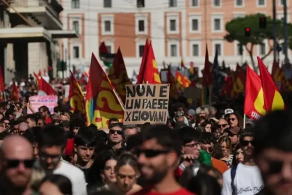 Talianske protesty proti inflácii a nízkym platom silnejú, štrajk žiadajú aj odborári USB