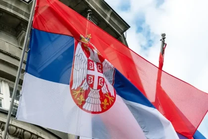 Viac ako 500 Srbov na Slovensku môže prísť o hlas v srbských voľbách