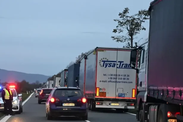 Vodiči hlásia kolóny: Cesta na Ružomberok stojí 2 hodiny, na D1 vážna nehoda